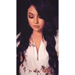 Meet your Posher, Anahi